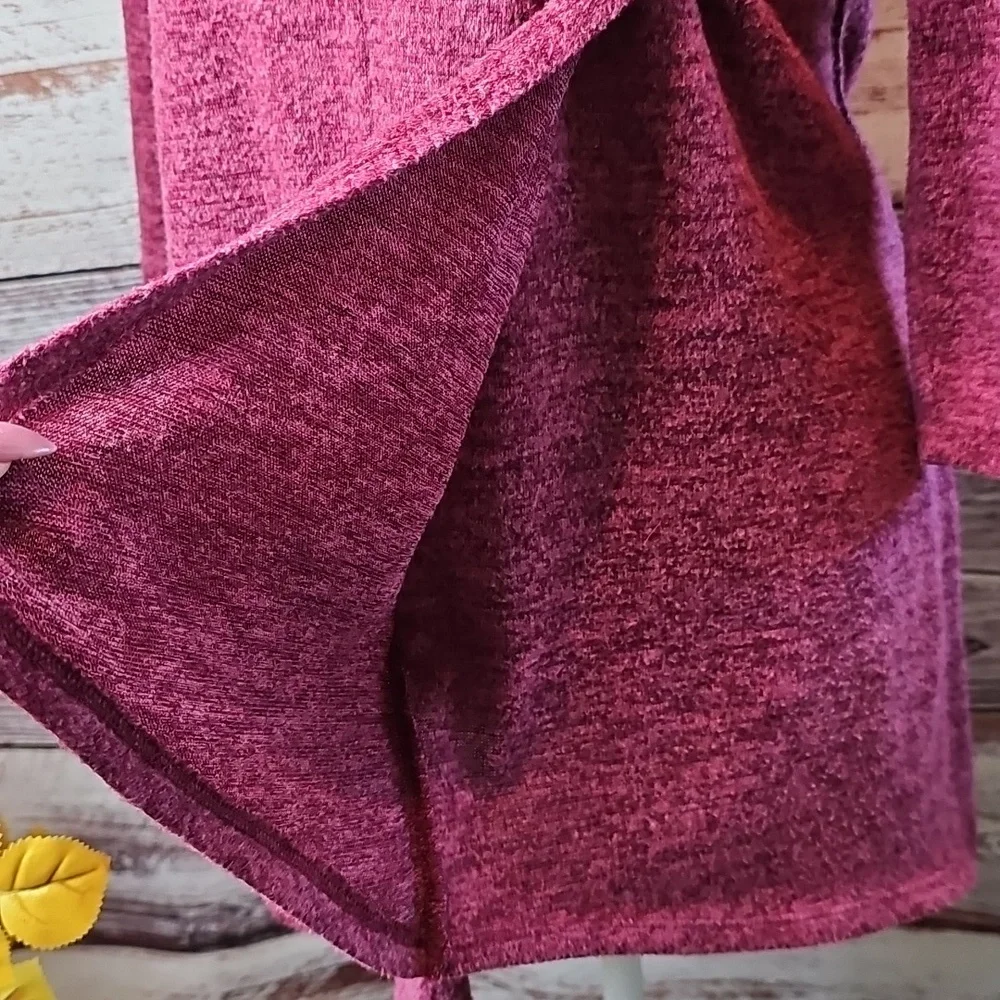 COCO BIANCO BURGUNDY MARBLED 3/4 SLEEVE ASYMMETRICAL PULLOVER V NECK SWEATER